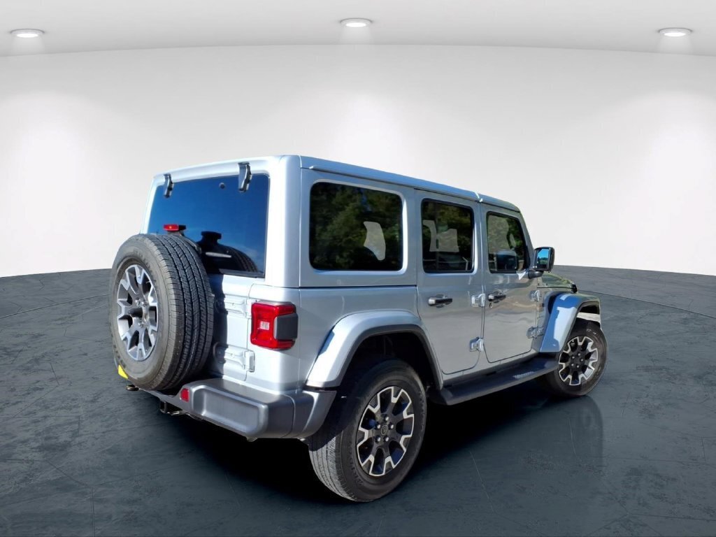 Used 2024 Jeep Wrangler Unlimited Sahara w/ Technology Group AWD/4WD image 8