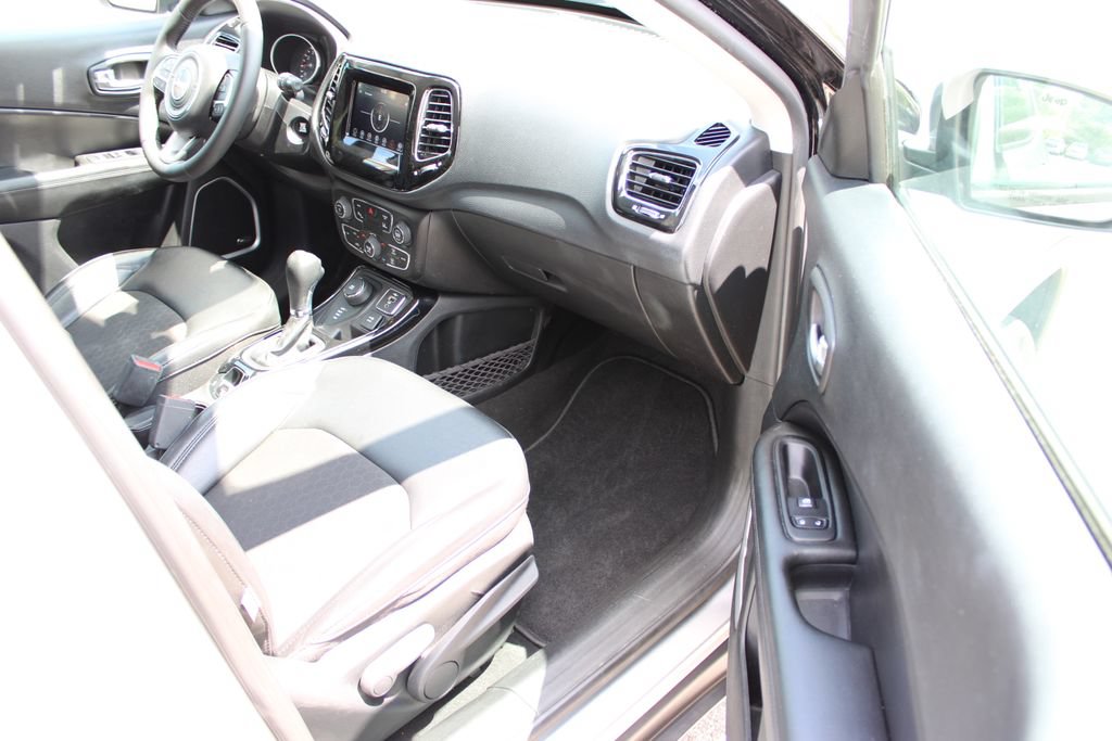 Used 2021 Jeep Compass Latitude w/ Sun and Sound Group AWD/4WD image 45
