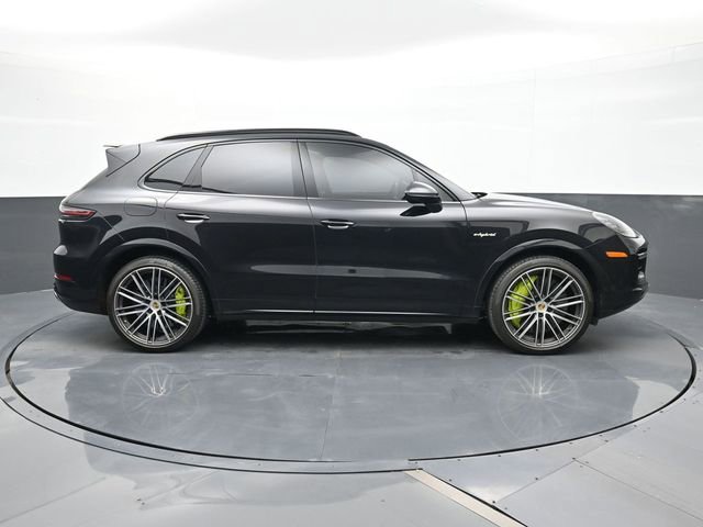 Certified 2022 Porsche Cayenne Turbo S AWD/4WD image 24