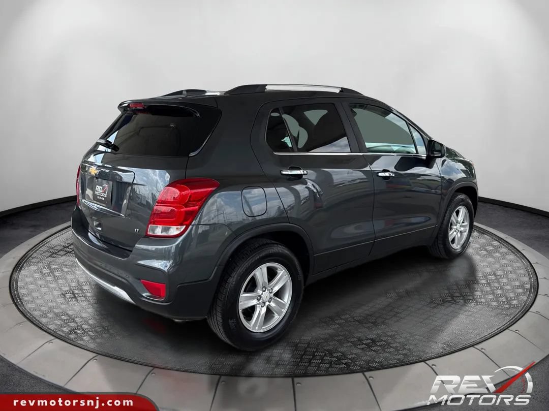 Used 2017 Chevrolet Trax LT w/ LT Convenience Package FWD image 5