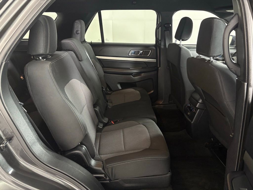 Used 2018 Ford Explorer XLT w/ Equipment Group 201A AWD/4WD image 39