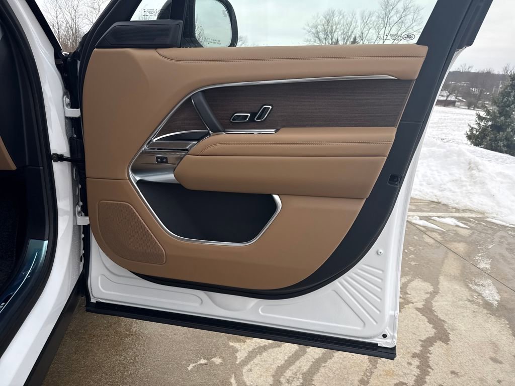 New 2026 Land Rover Range Rover SE image 14