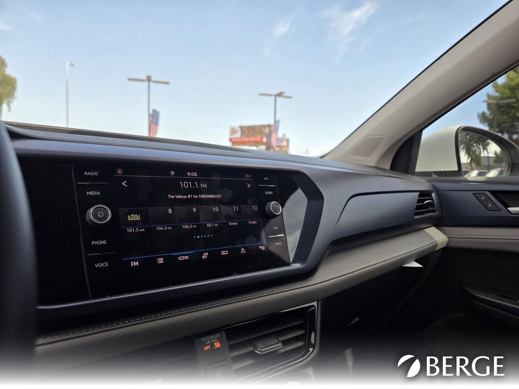 Used 2024 Volkswagen Taos SE FWD image 18