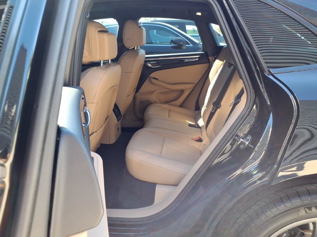 Certified 2026 Porsche Macan AWD/4WD image 37