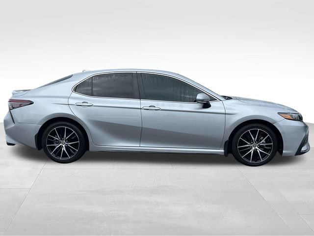 Used 2024 Toyota Camry SE image 8