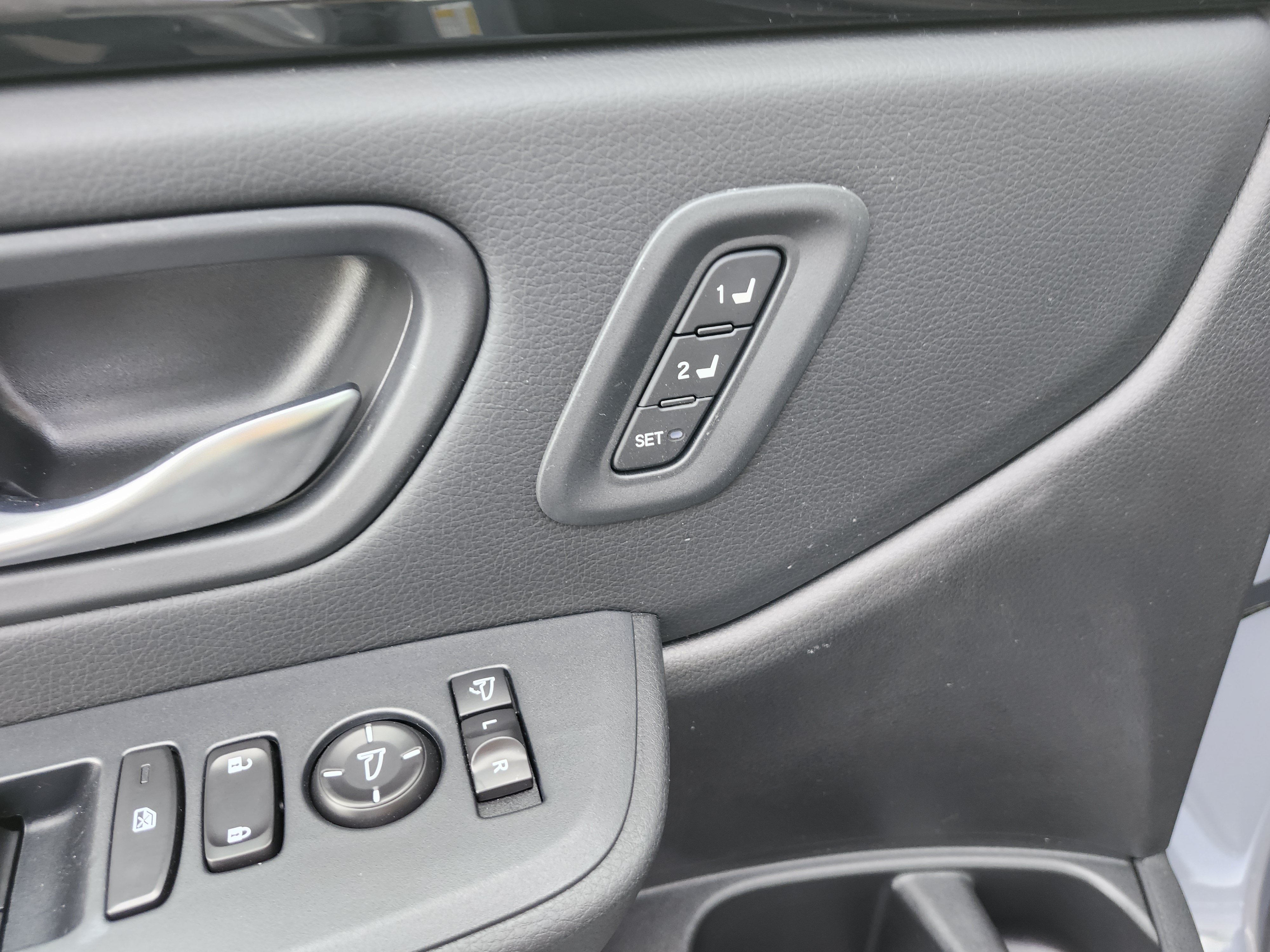 Used 2025 Honda Pilot TrailSport image 29