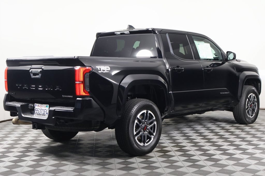 Used 2025 Toyota Tacoma TRD Sport AWD/4WD image 4