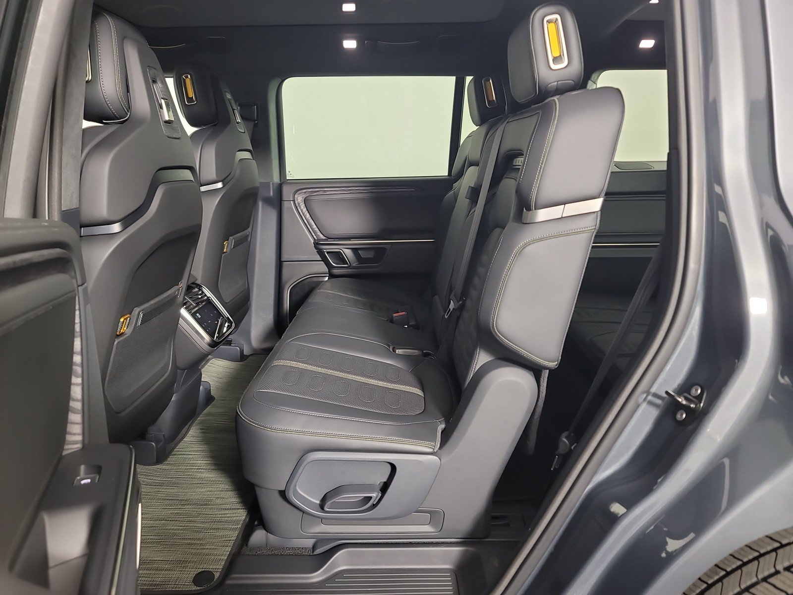 Used 2022 Rivian R1S Launch Edition AWD/4WD image 21