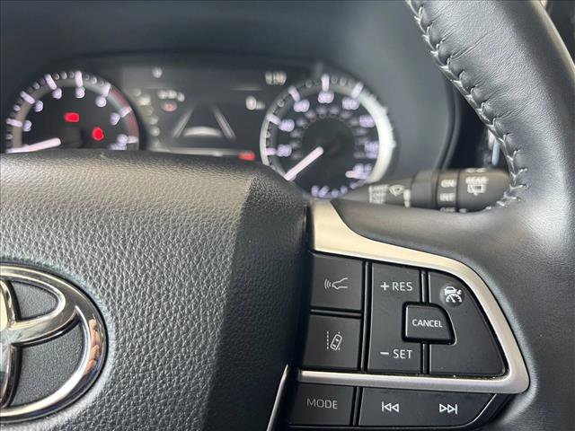 Used 2024 Toyota Highlander LE AWD/4WD image 20