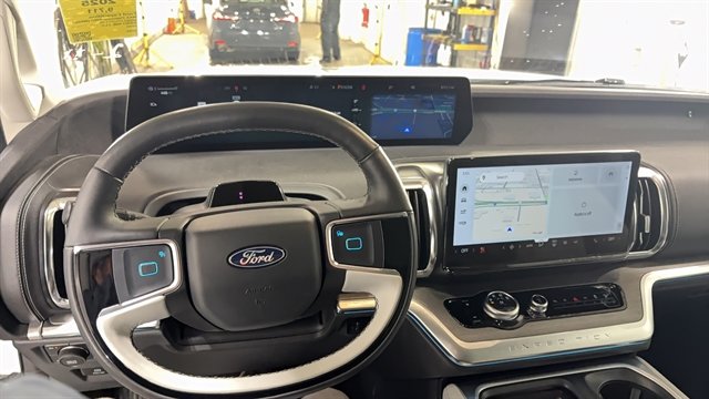 Used 2025 Ford Expedition Max Platinum image 20