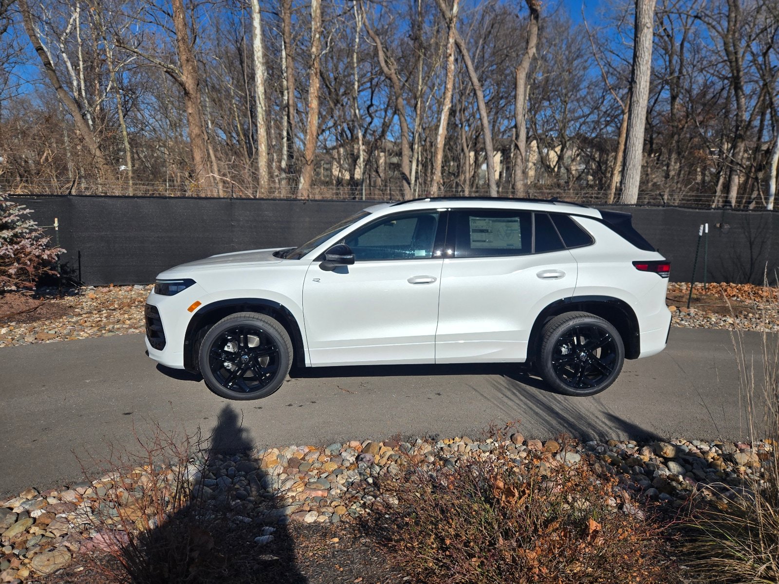 New 2026 Volkswagen Tiguan SE R-Line AWD/4WD image 2