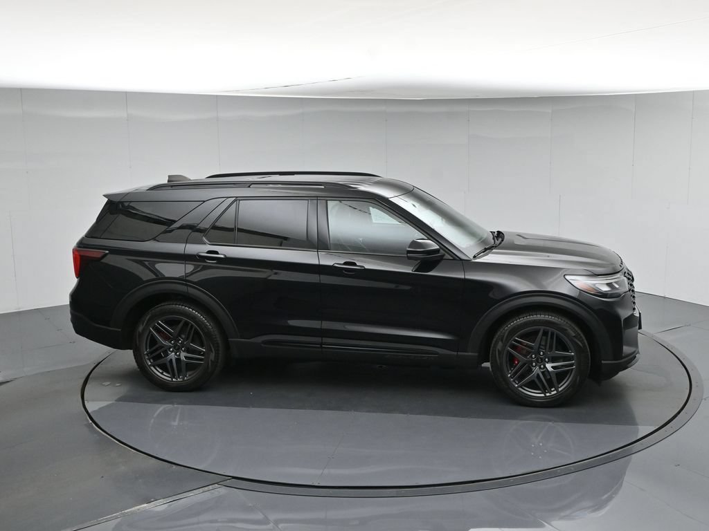 Used 2025 Ford Explorer ST RWD image 40