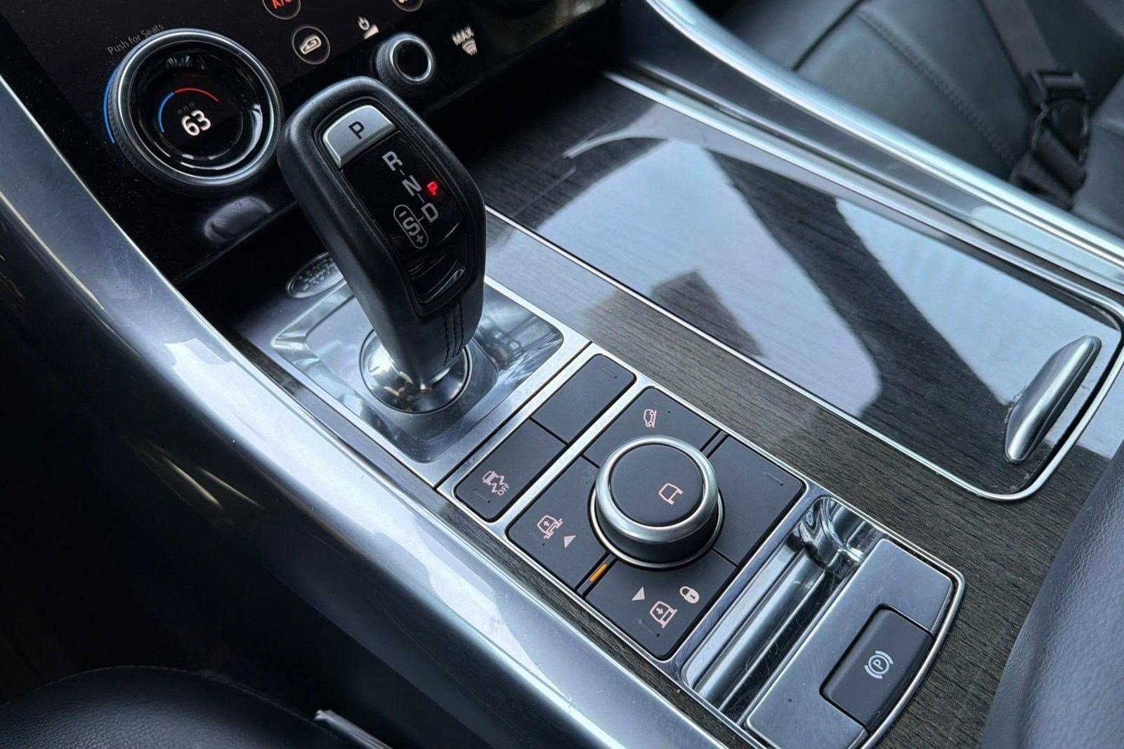 Used 2019 Land Rover Range Rover Sport SE AWD/4WD image 17