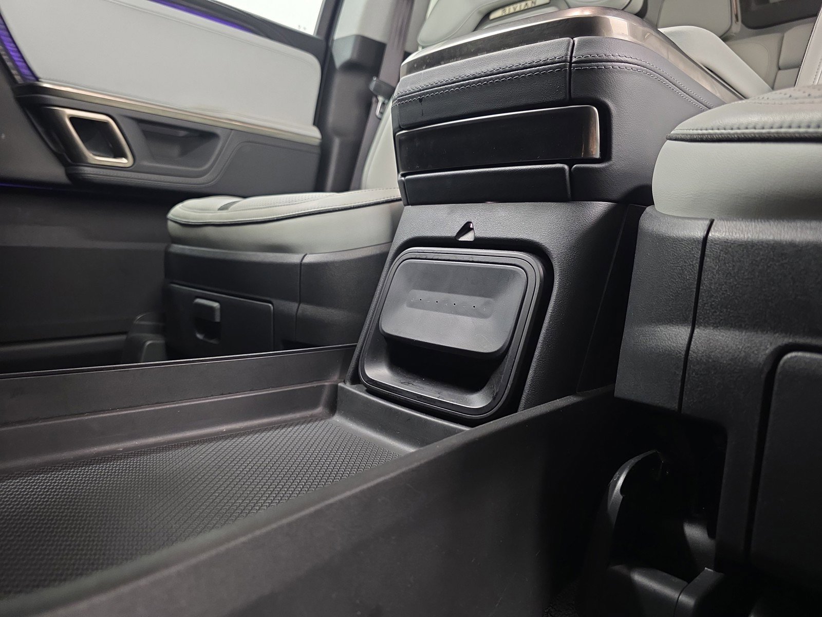 Used 2024 Rivian R1S Adventure AWD/4WD image 33