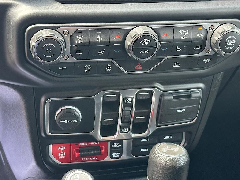 Used 2022 Jeep Wrangler Unlimited Rubicon w/ Dual Top Group AWD/4WD image 26