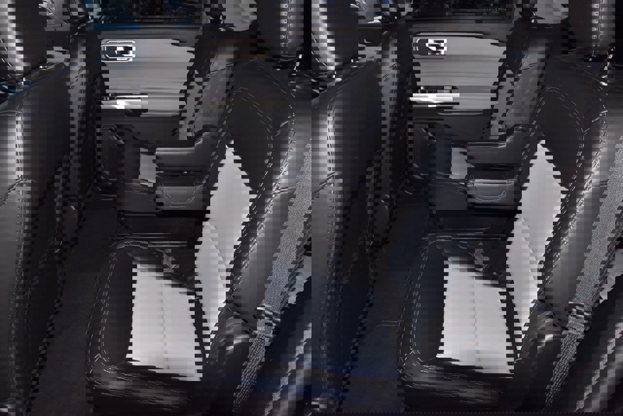 Used 2023 Ford Explorer XLT w/ Equipment Group 202A image 14