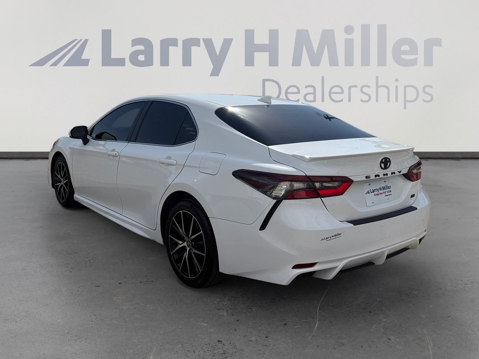 Used 2023 Toyota Camry SE w/ Protection Package (Q2) (TMS) FWD image 3