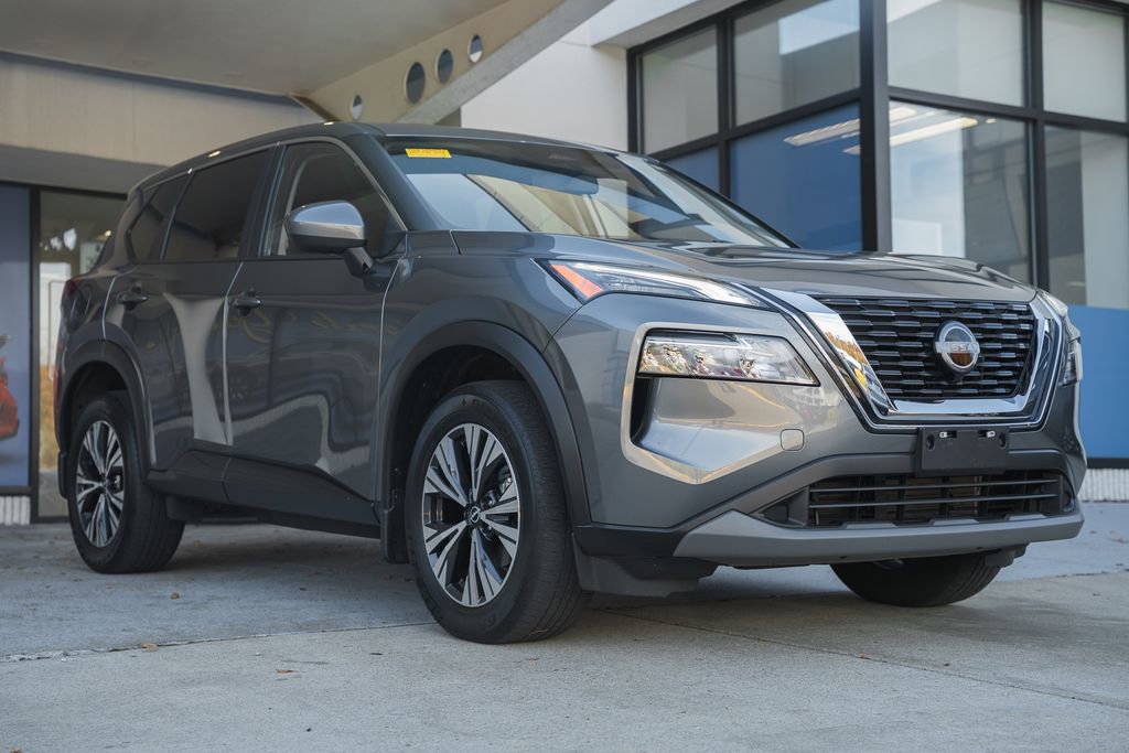 Used 2023 Nissan Rogue SV image 1
