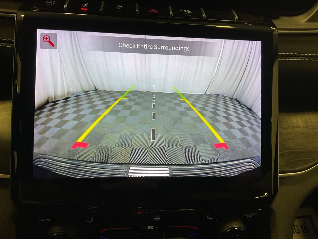 Used 2021 Jeep Grand Cherokee L Limited AWD/4WD image 12