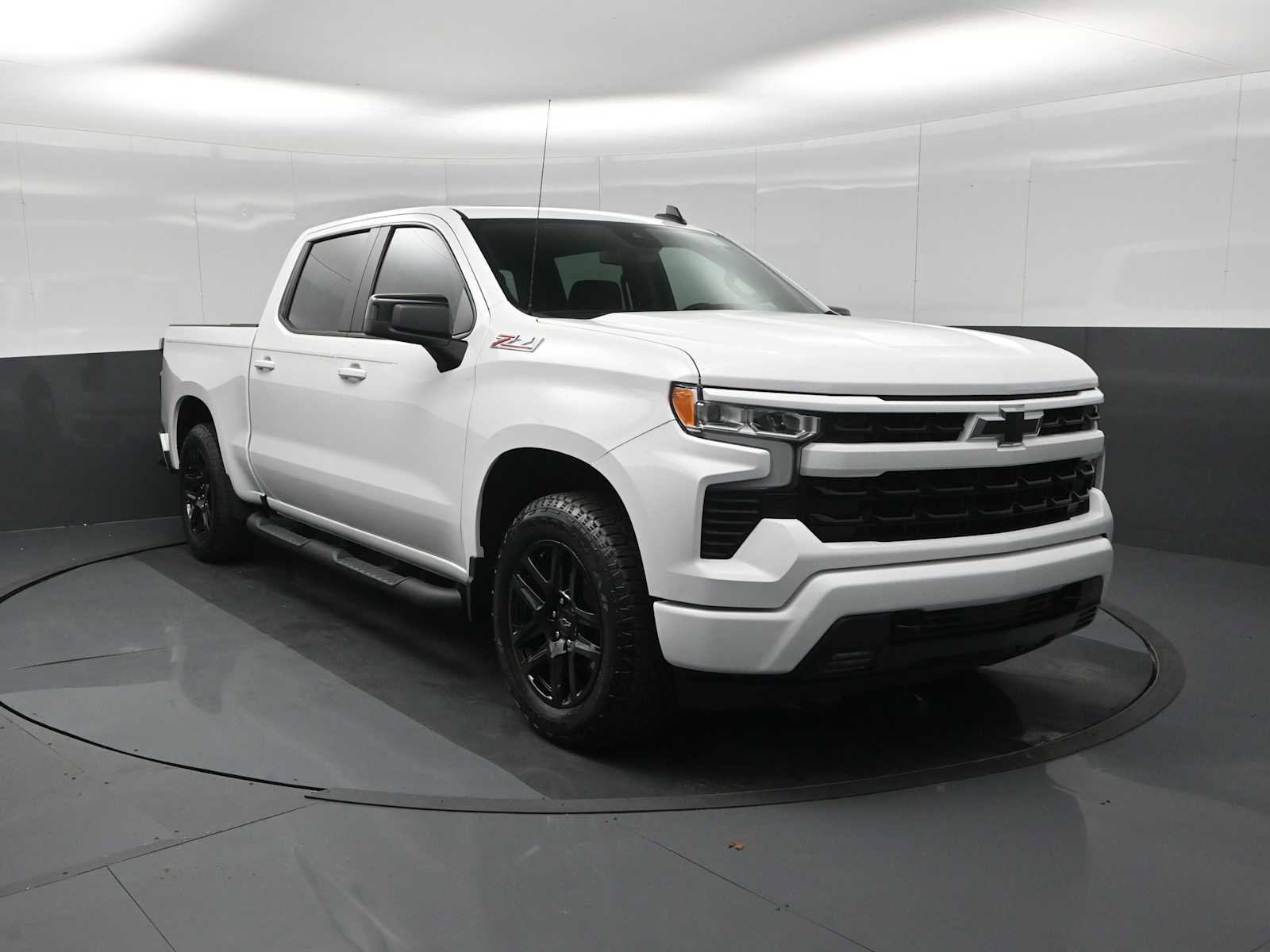 Used 2025 Chevrolet Silverado 1500 RST image 2