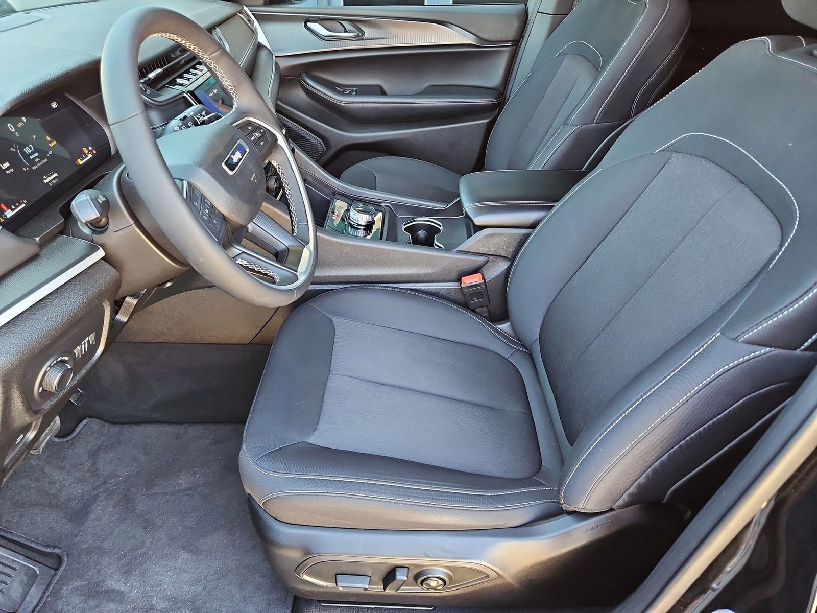 Used 2025 Jeep Grand Cherokee L Laredo w/ Luxury Tech Group I image 13