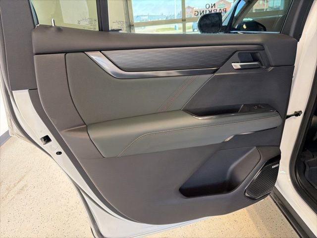 Used 2025 GMC Acadia AT4 w/ Luxury Package image 47