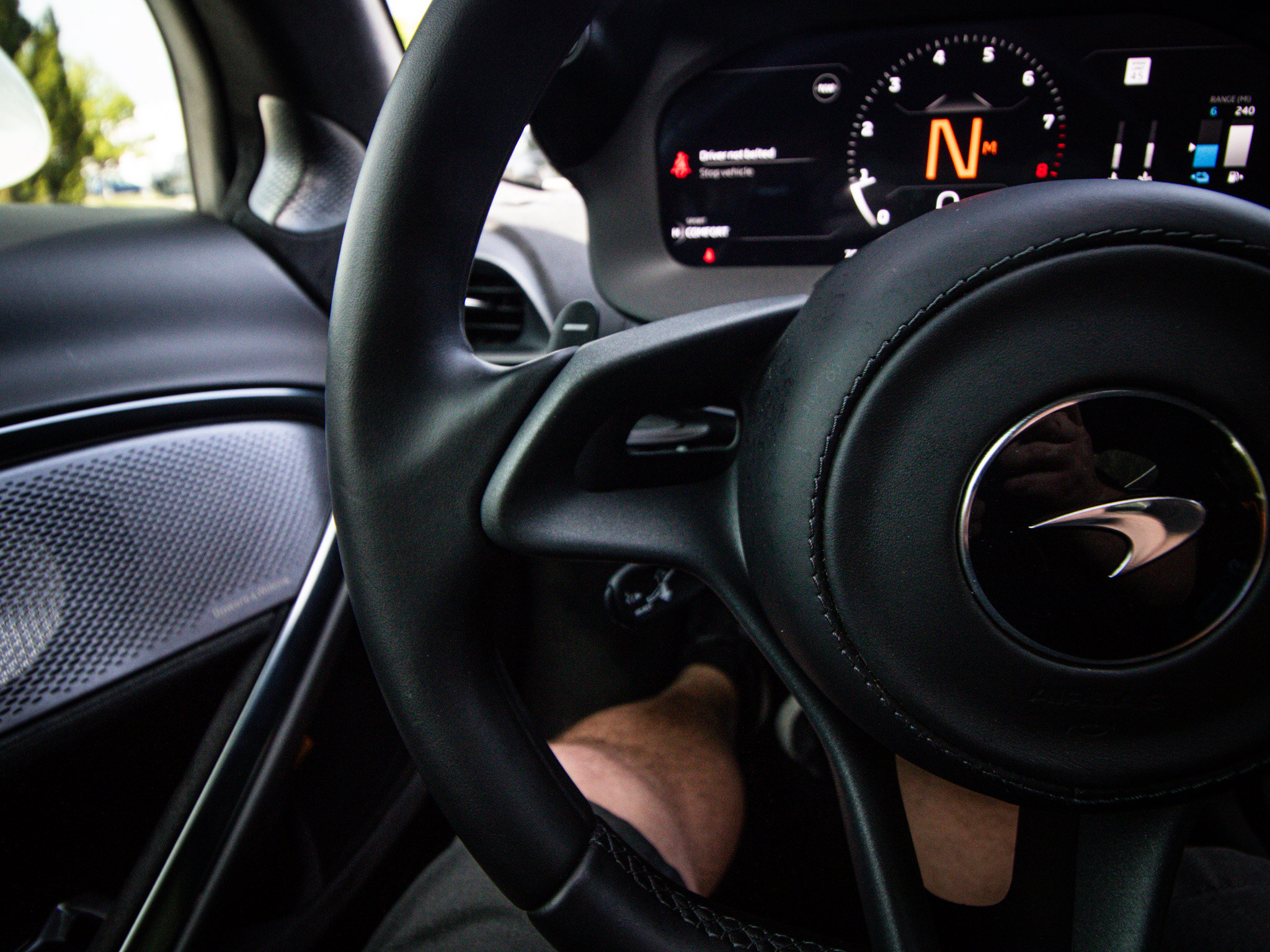 Used 2025 McLaren Artura RWD image 19