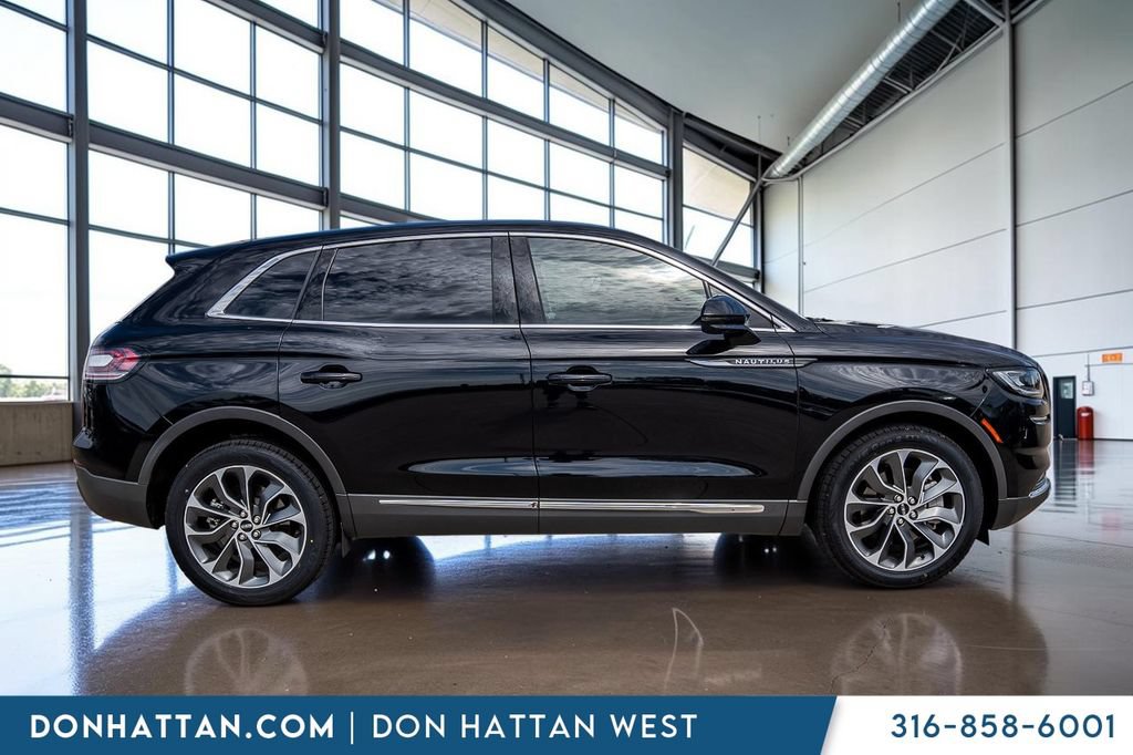 Used 2022 Lincoln Nautilus Reserve AWD/4WD image 36