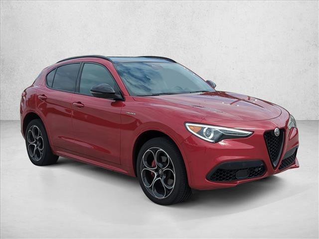 Used 2023 Alfa Romeo Stelvio Veloce AWD/4WD image 3