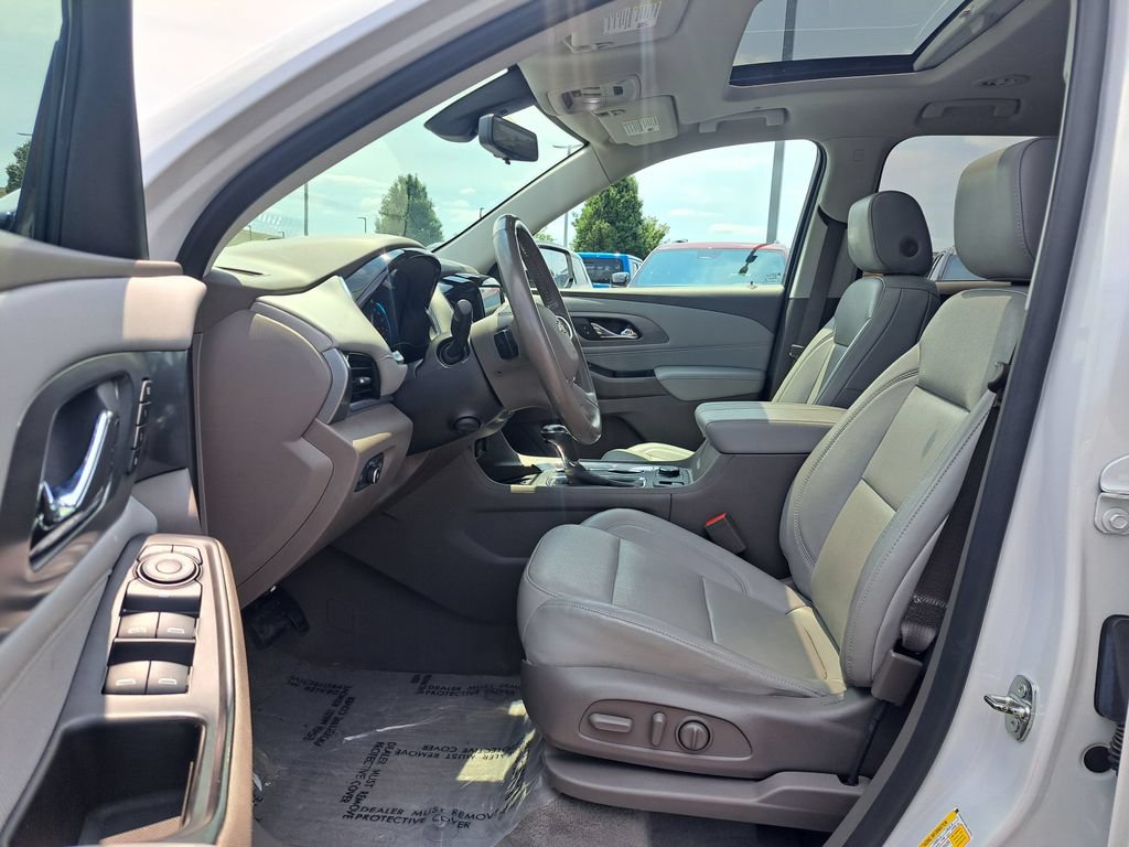 Used 2019 Chevrolet Traverse Premier w/ Driver Confidence II Package FWD image 12