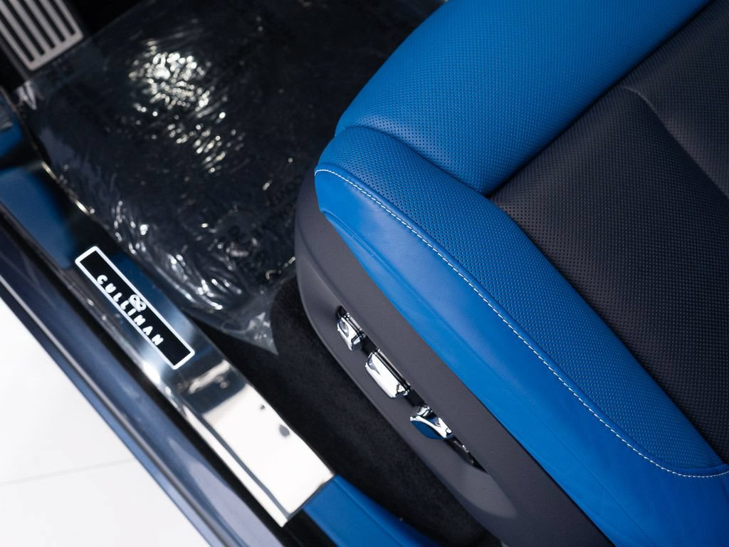Certified 2025 Rolls-Royce Cullinan Black Badge AWD/4WD image 13