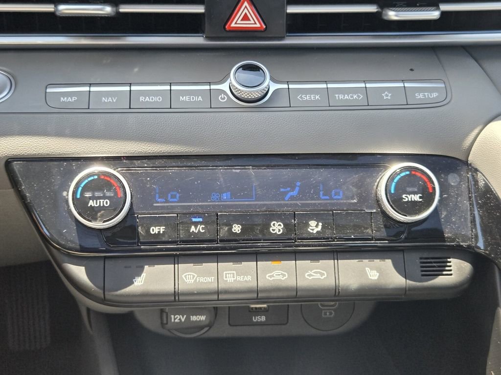 Certified 2025 Hyundai Elantra SEL FWD image 21