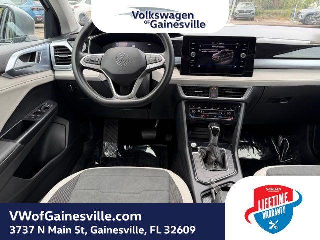 Used 2025 Volkswagen Taos SE FWD image 14