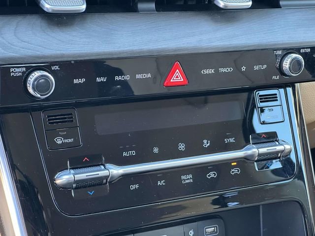 Used 2024 Kia Carnival EX FWD image 33