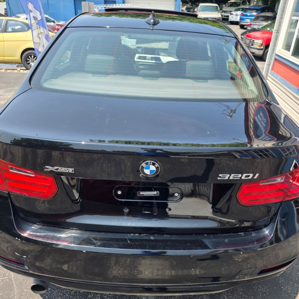 Used 2014 BMW 320i xDrive Sedan AWD/4WD image 14