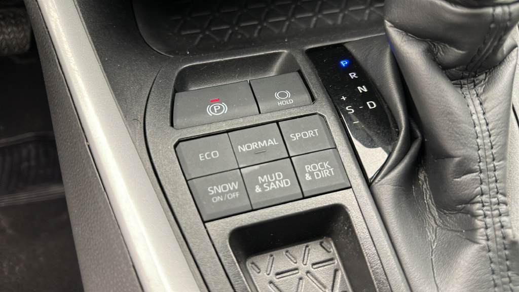 Used 2025 Toyota RAV4 LE AWD/4WD image 20