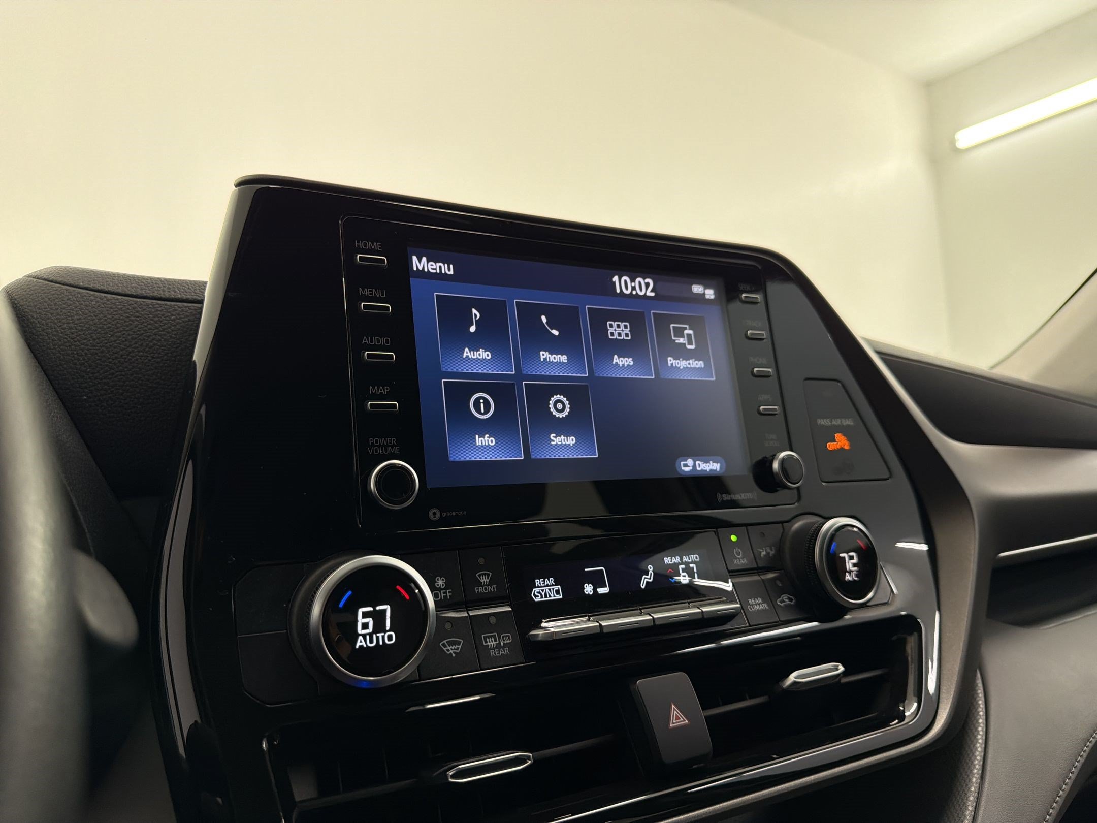 Used 2022 Toyota Highlander L FWD image 23