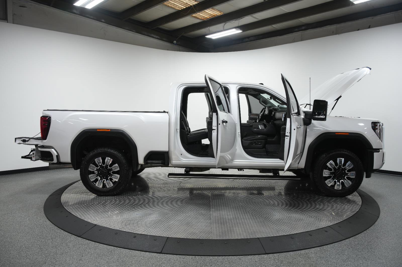 Used 2024 GMC Sierra 2500 Denali w/ Denali Reserve Package image 13