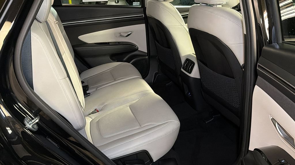 Used 2022 Hyundai Tucson Limited w/ Cargo Package image 12