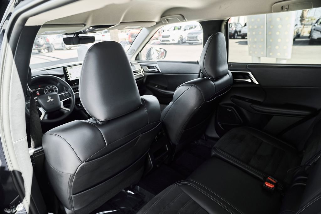Used 2025 Mitsubishi Outlander SE AWD/4WD image 47