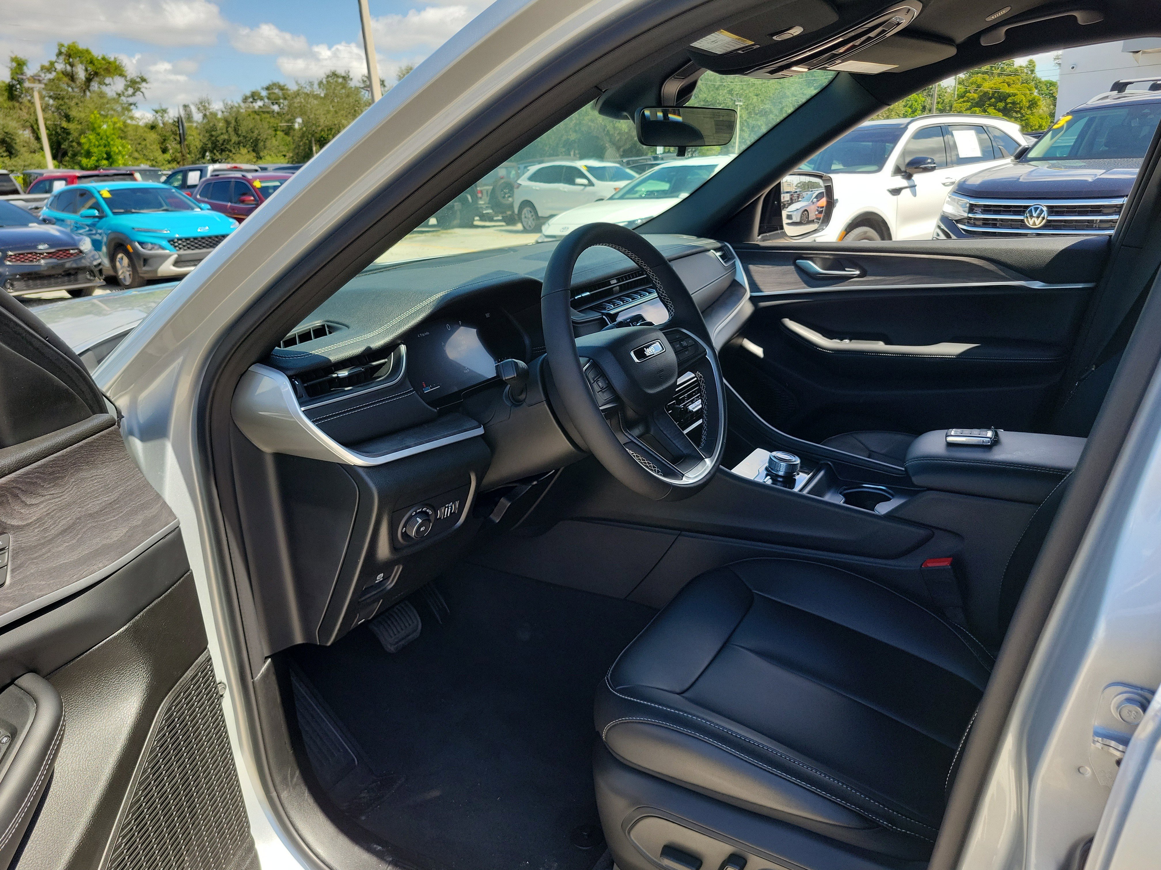 New 2025 Jeep Grand Cherokee L Limited w/ Black Appearance Package image 12