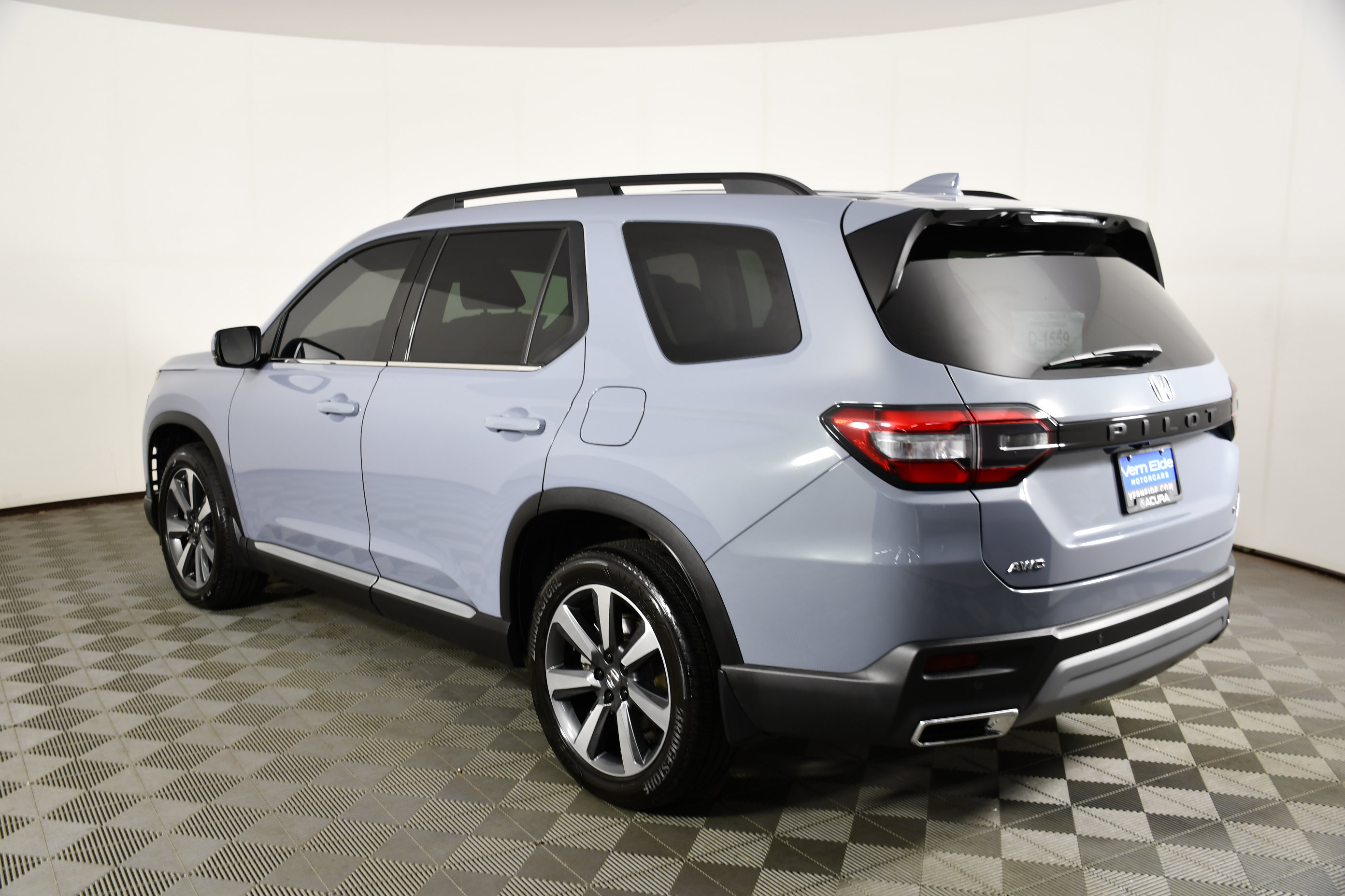 Used 2025 Honda Pilot Touring image 8