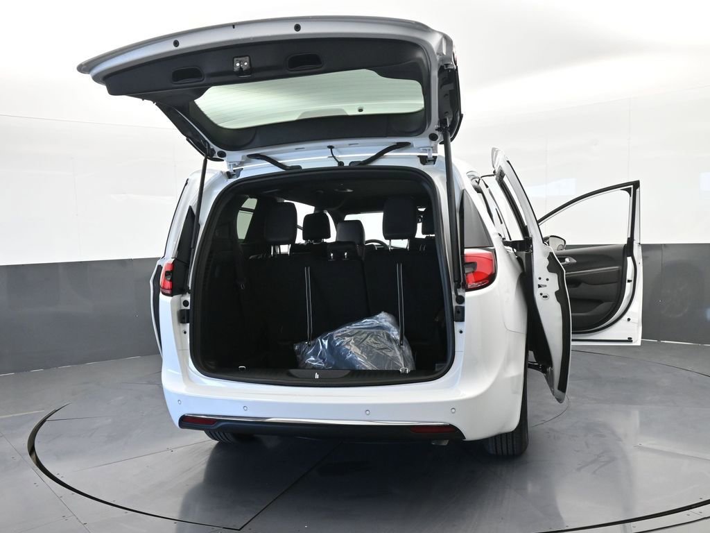 New 2026 Chrysler Pacifica Select FWD image 72