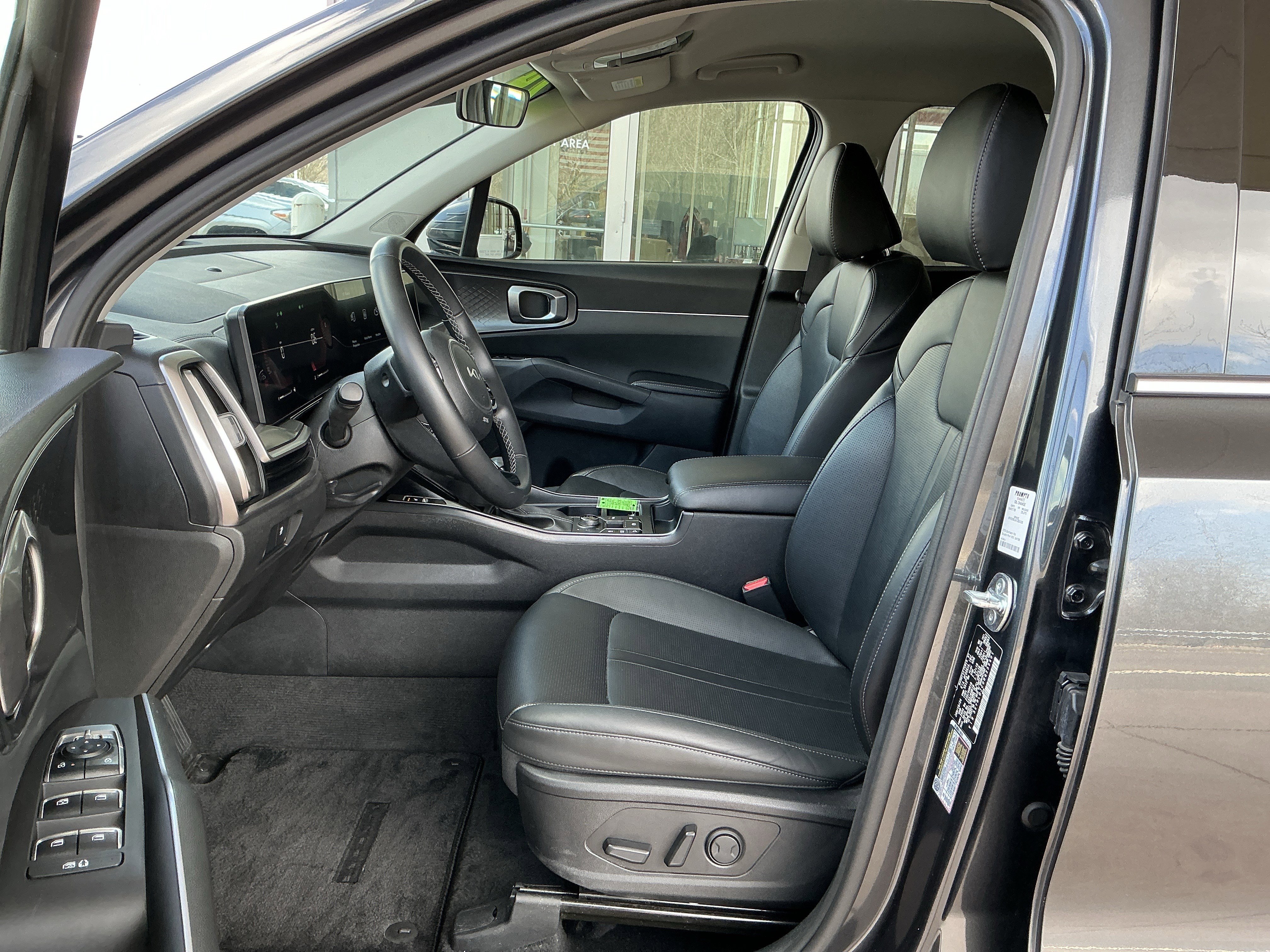 Used 2024 Kia Sorento S image 7