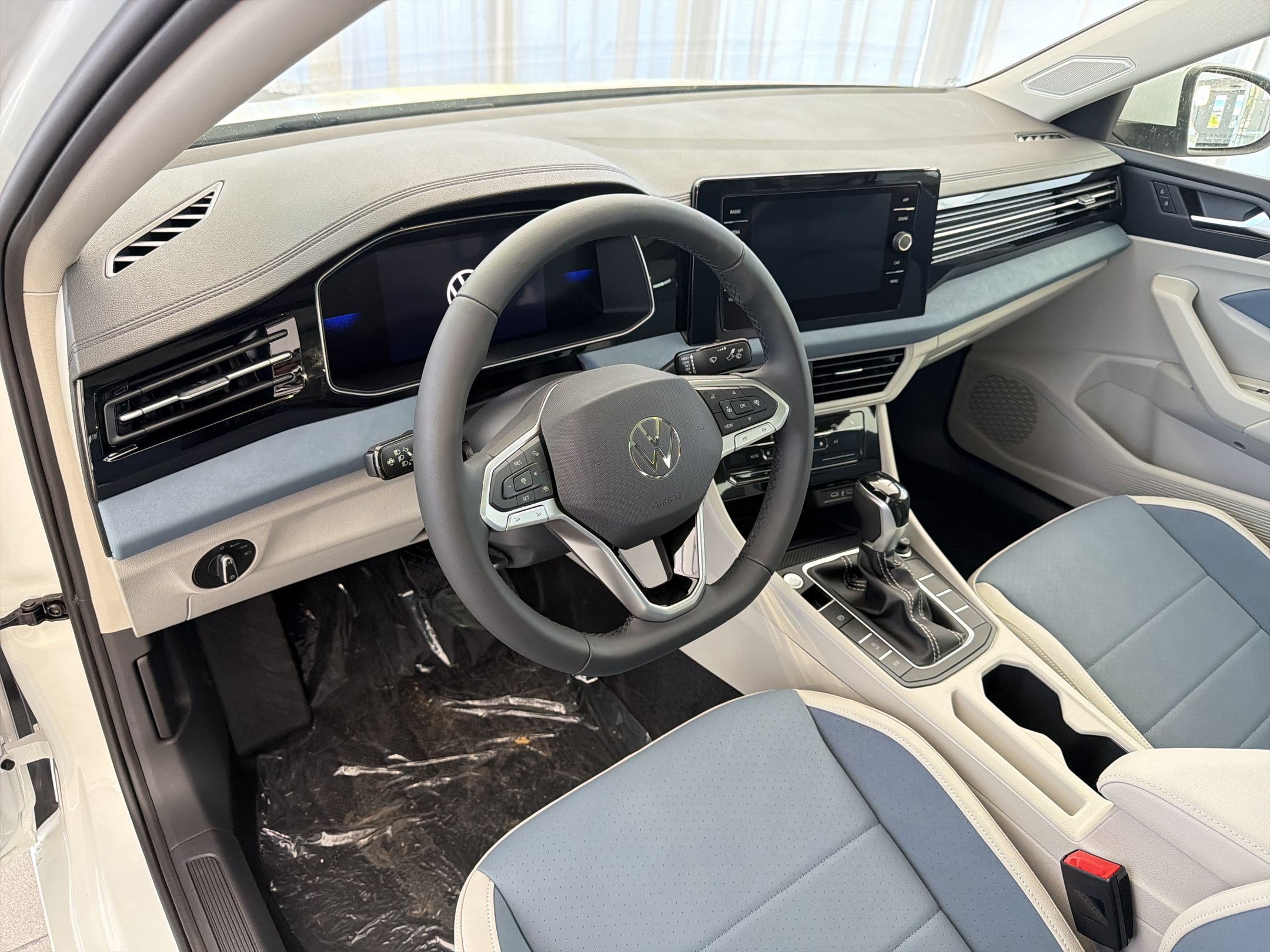 New 2026 Volkswagen Jetta SE FWD image 4