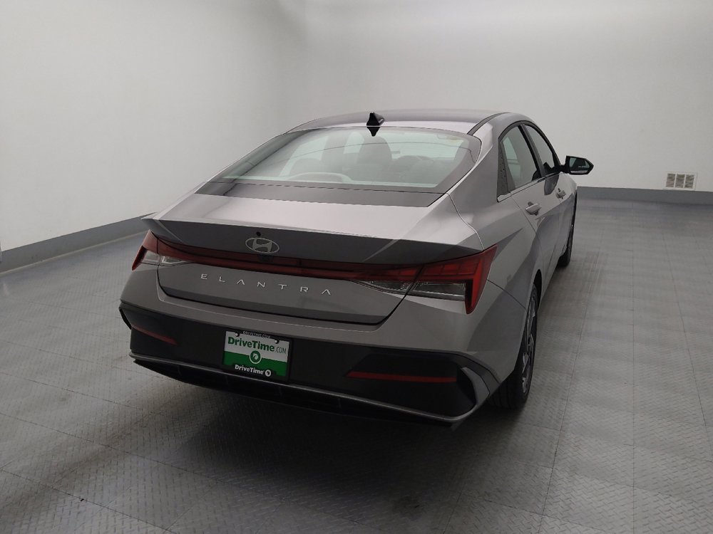 Used 2025 Hyundai Elantra SEL image 7