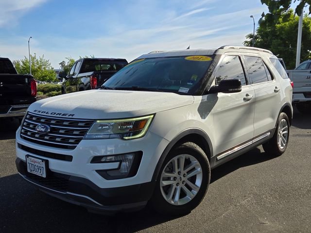 Used 2017 Ford Explorer XLT image 8