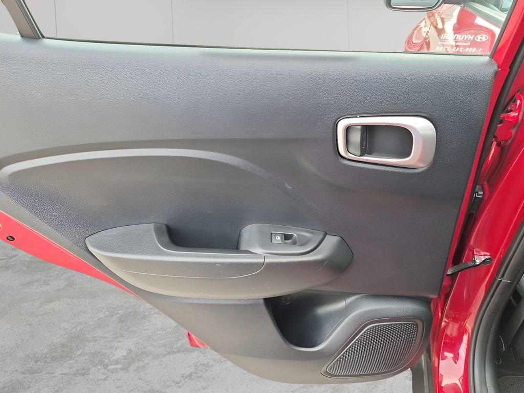 Used 2022 Hyundai Venue SEL image 17