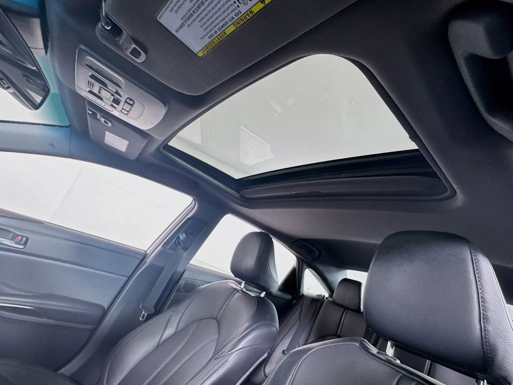 Certified 2019 Toyota Avalon XLE w/ Moonroof Package image 15