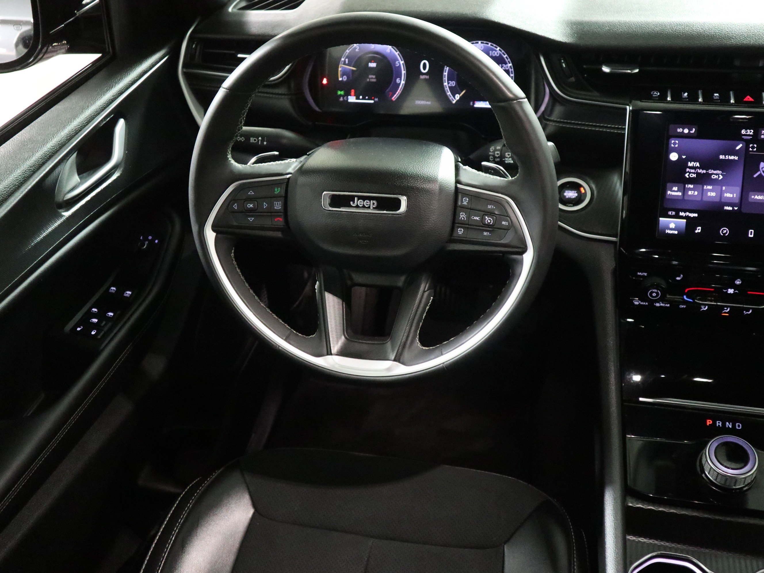 Used 2024 Jeep Grand Cherokee L Laredo image 17